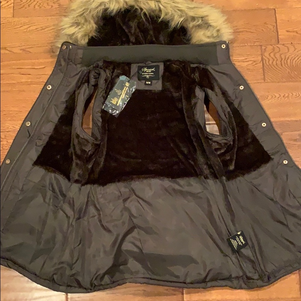 NWT Special One fur trimmed vest - Picture 3 of 6